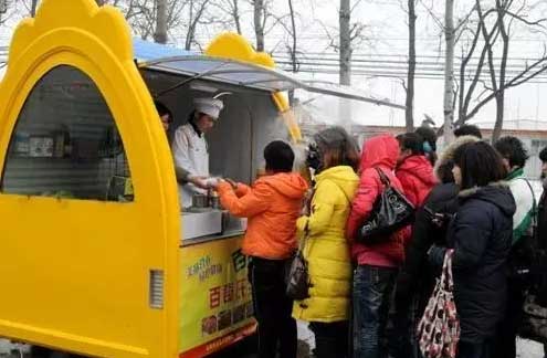 書報亭、早餐車，甚至垃圾桶都有二維碼“身份證”了。